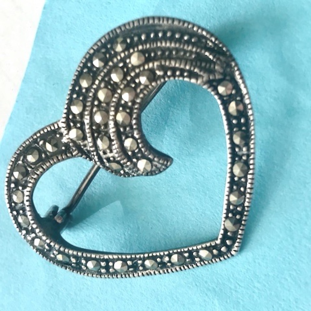Elegant 925 Silver Marcasite Heart Pin